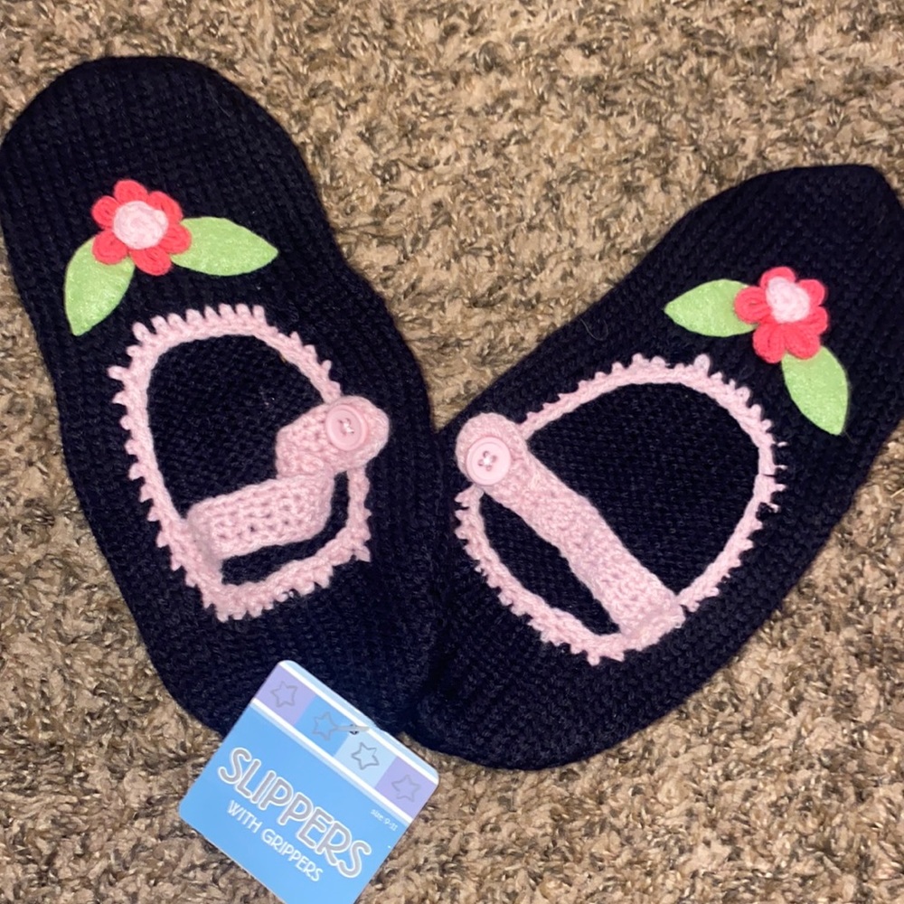 Womens slippers with grips✨
